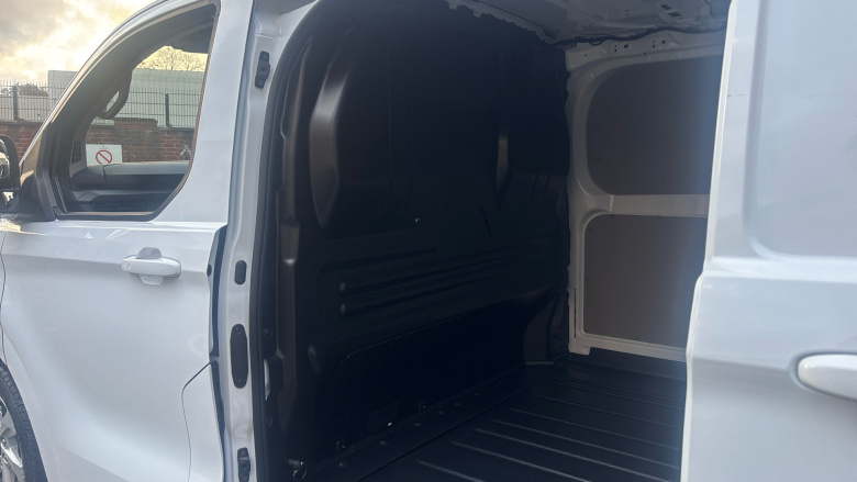 Ford Transit Custom E-320 L1 Rwd 100kW 65kWh H1 Van Limited Auto